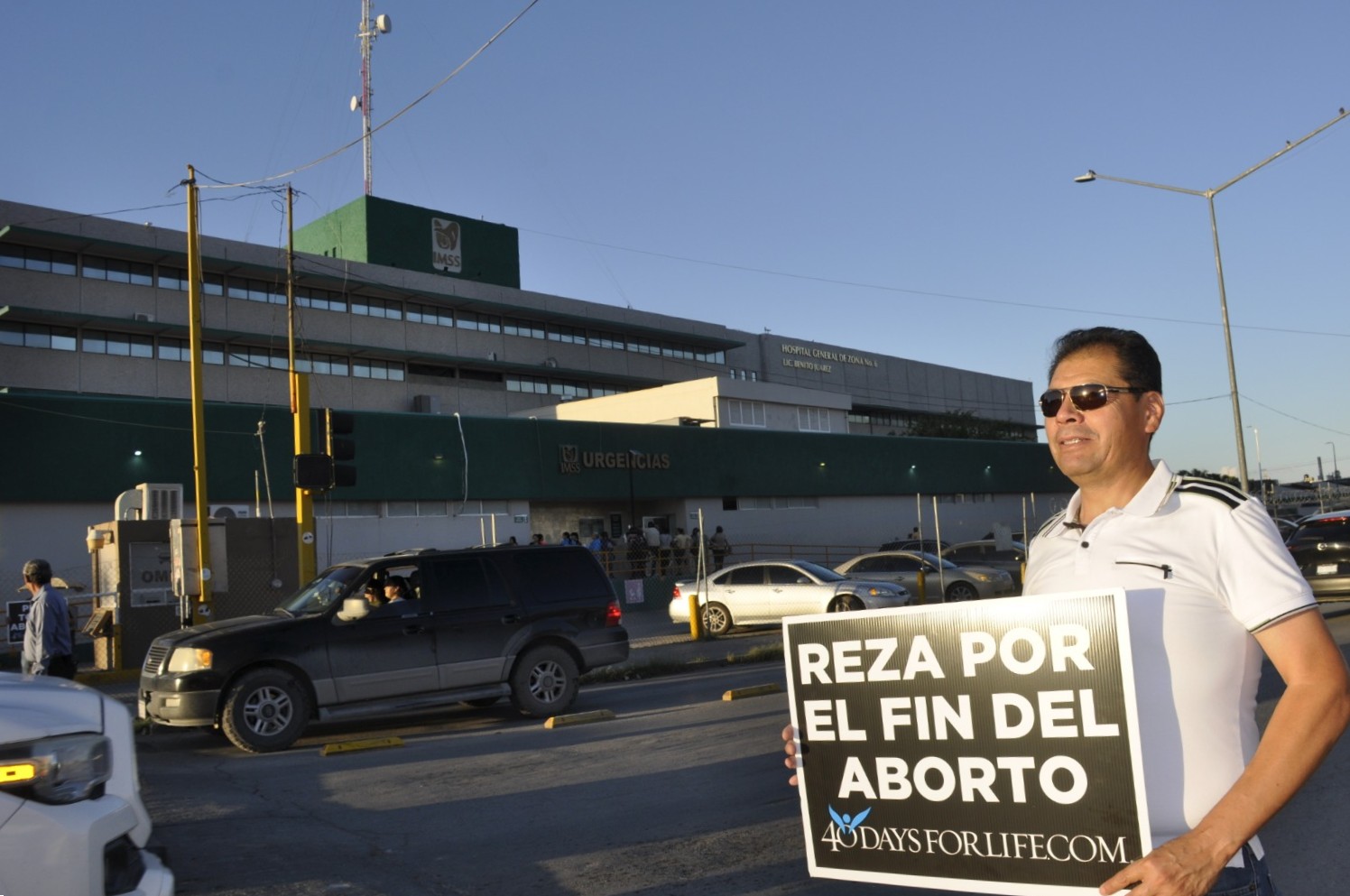 Se reúnen más de 80 personas para orar por la vida en el Hospital IMSS 06